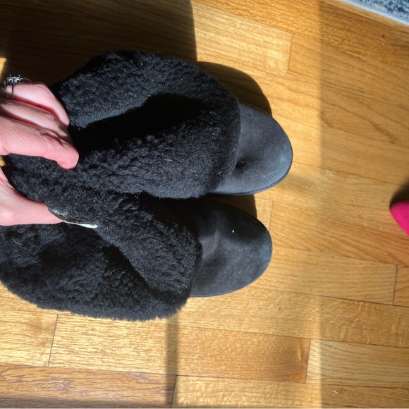 Women’s Black Uggs. Size 11 - Picture 5 of 6
